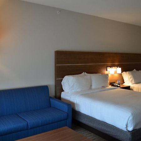 Holiday Inn Express & Suites - Charlotte Ne - University Area By Ihg Екстериор снимка