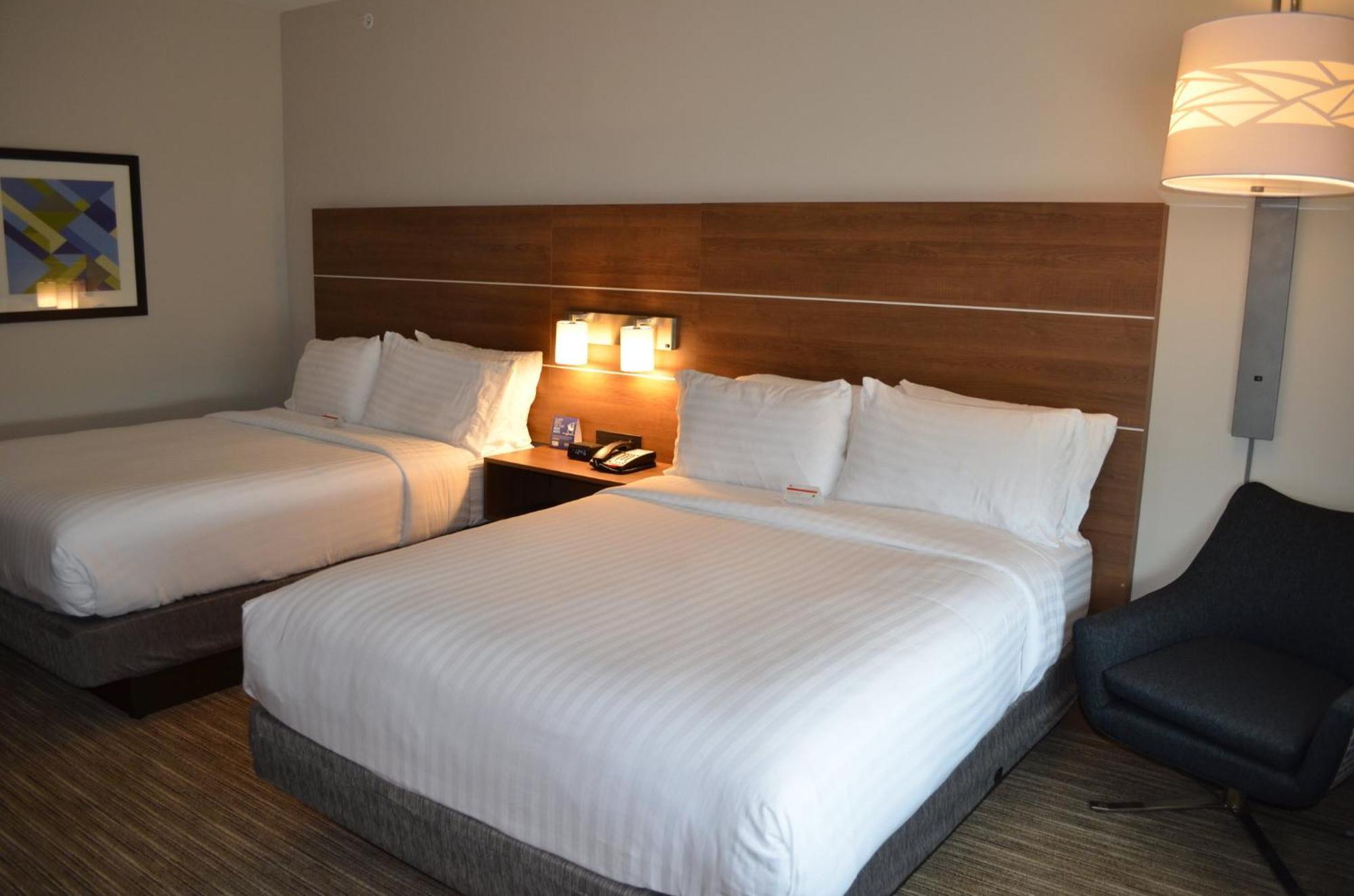 Holiday Inn Express & Suites - Charlotte Ne - University Area By Ihg Екстериор снимка