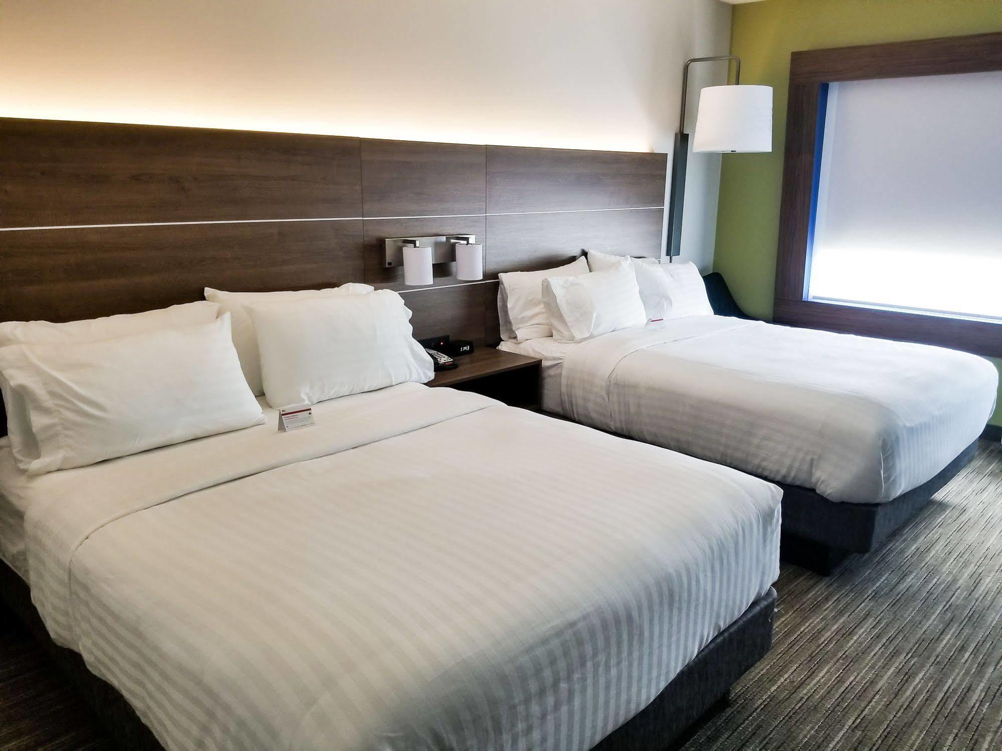 Holiday Inn Express & Suites - Charlotte Ne - University Area By Ihg Екстериор снимка