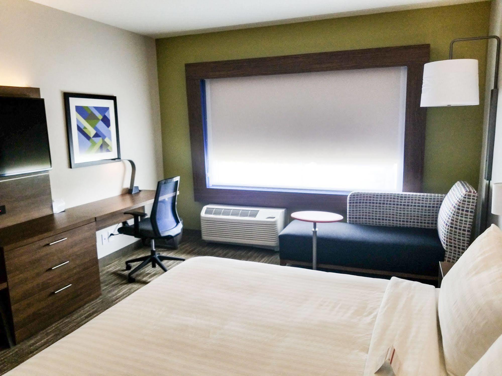 Holiday Inn Express & Suites - Charlotte Ne - University Area, An Ihg Hotel Екстериор снимка