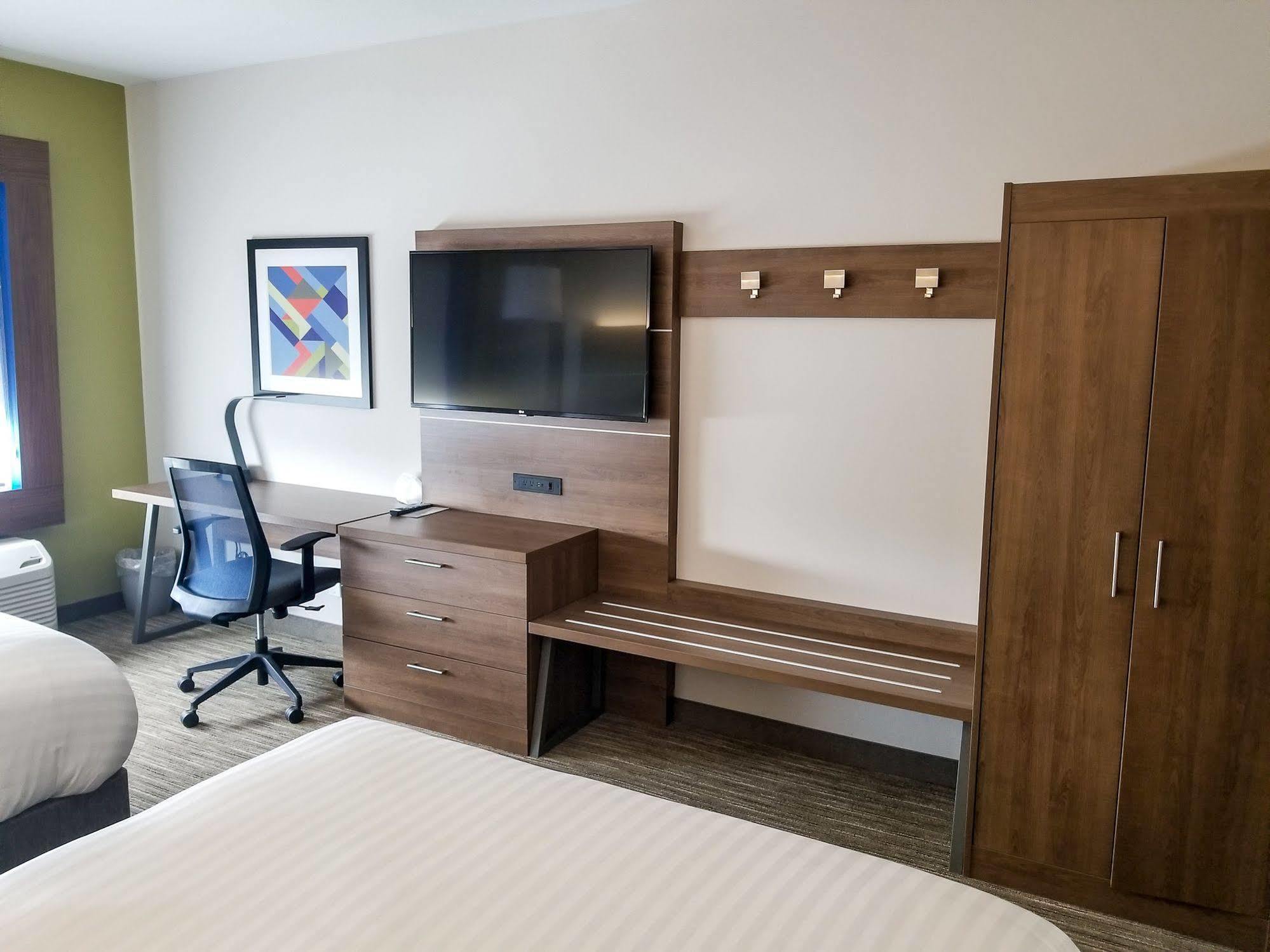 Holiday Inn Express & Suites - Charlotte Ne - University Area By Ihg Екстериор снимка