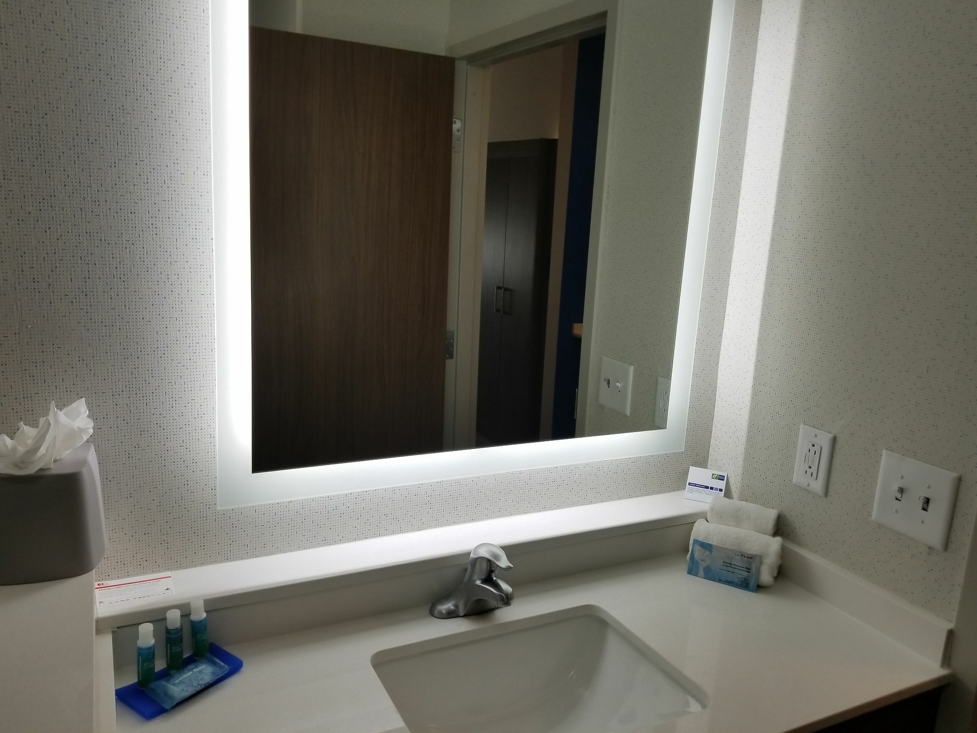 Holiday Inn Express & Suites - Charlotte Ne - University Area By Ihg Екстериор снимка