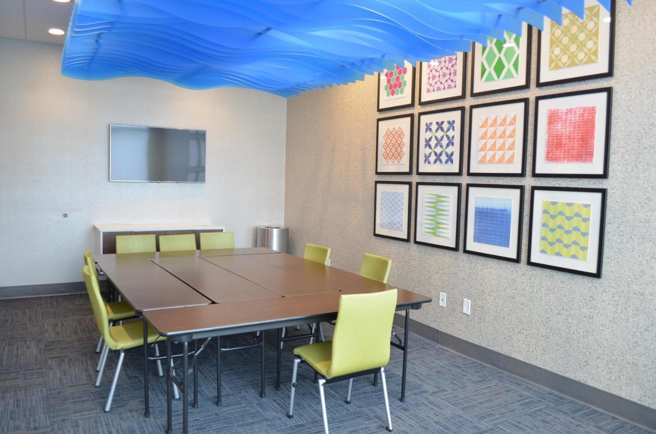 Holiday Inn Express & Suites - Charlotte Ne - University Area By Ihg Екстериор снимка