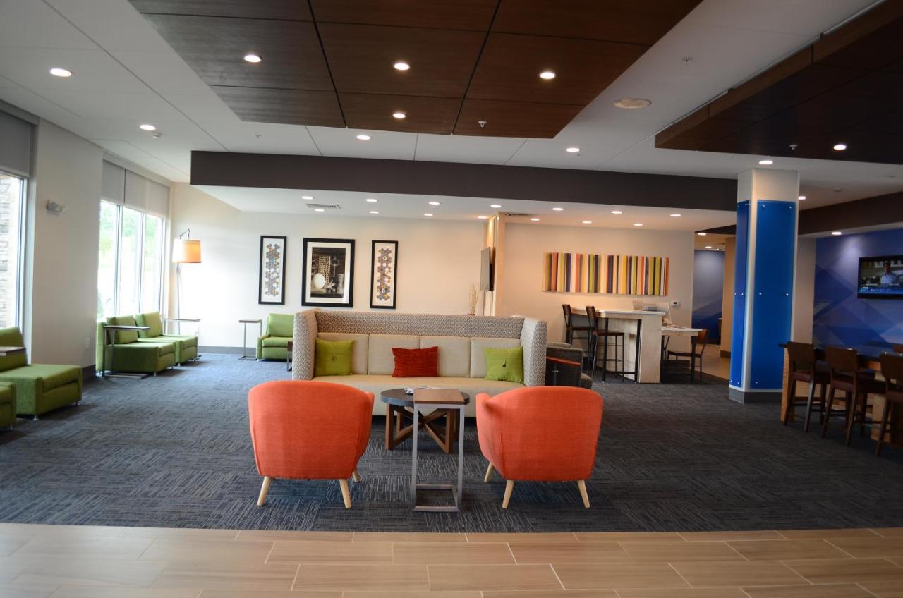 Holiday Inn Express & Suites - Charlotte Ne - University Area By Ihg Екстериор снимка