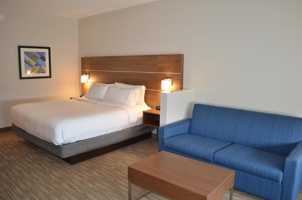 Holiday Inn Express & Suites - Charlotte Ne - University Area By Ihg Екстериор снимка