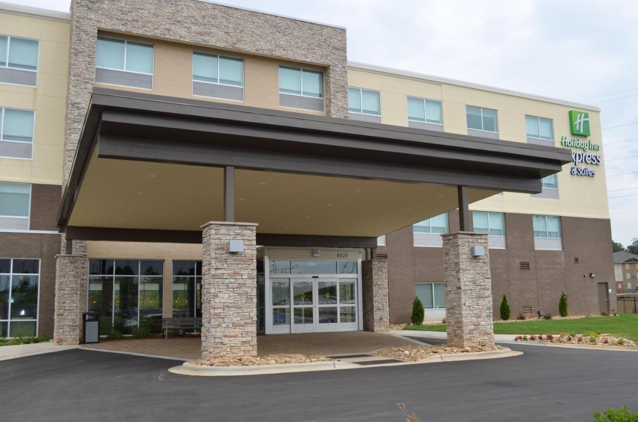 Holiday Inn Express & Suites - Charlotte Ne - University Area By Ihg Екстериор снимка