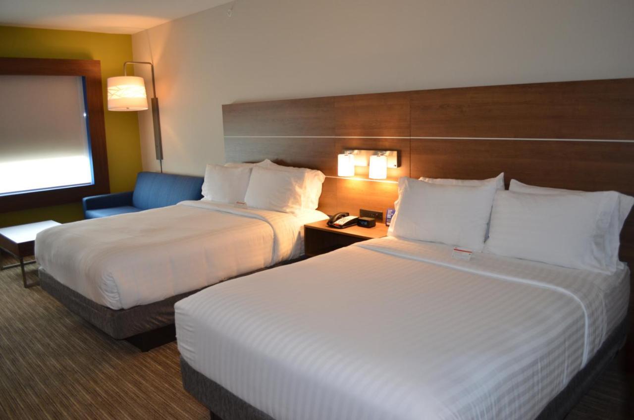 Holiday Inn Express & Suites - Charlotte Ne - University Area By Ihg Екстериор снимка
