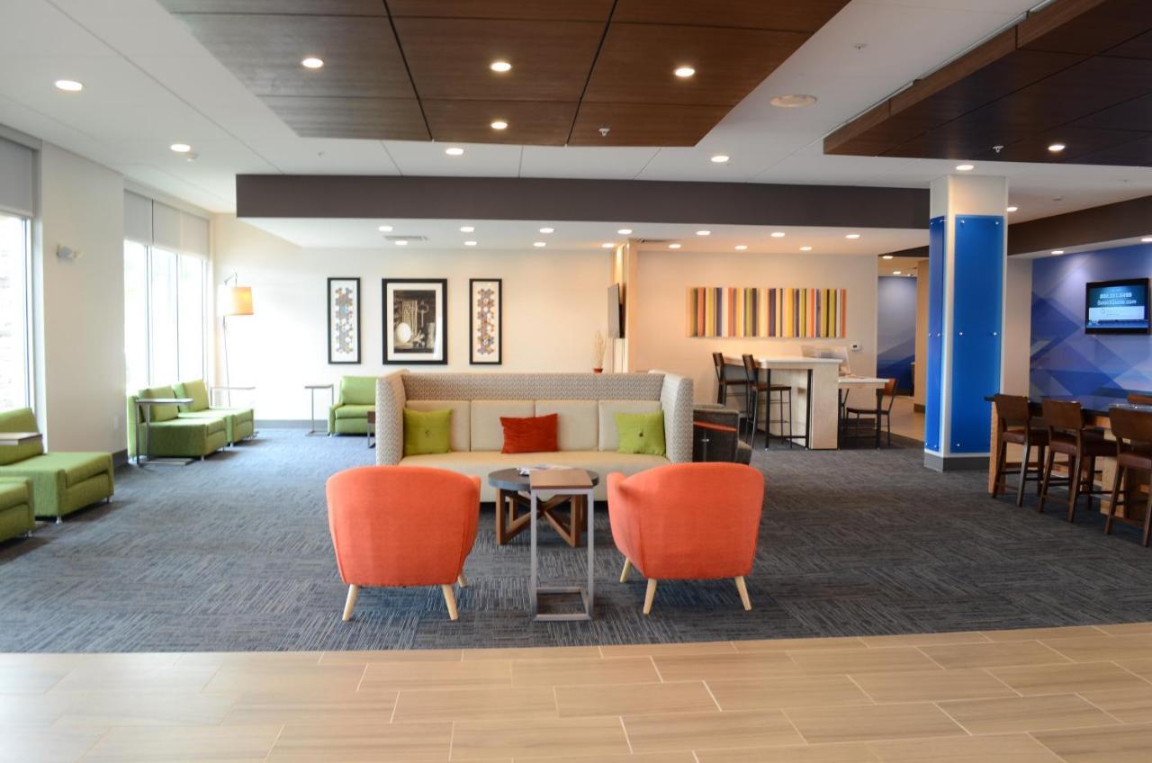 Holiday Inn Express & Suites - Charlotte Ne - University Area By Ihg Екстериор снимка